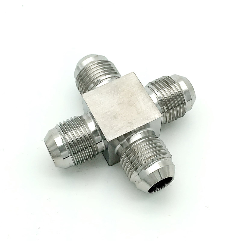 74°擴口四通接頭